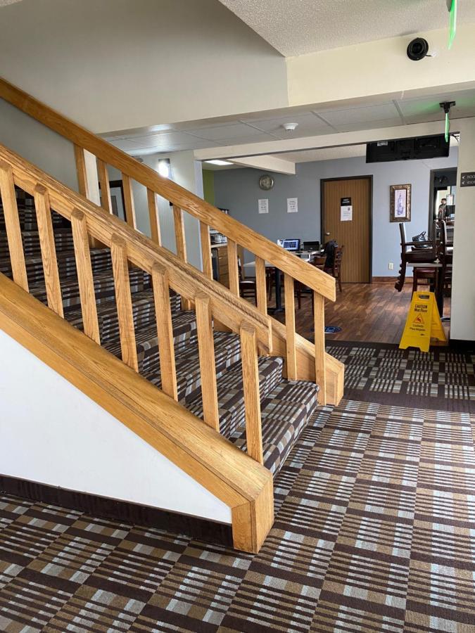 Super 8 By Wyndham Hotel