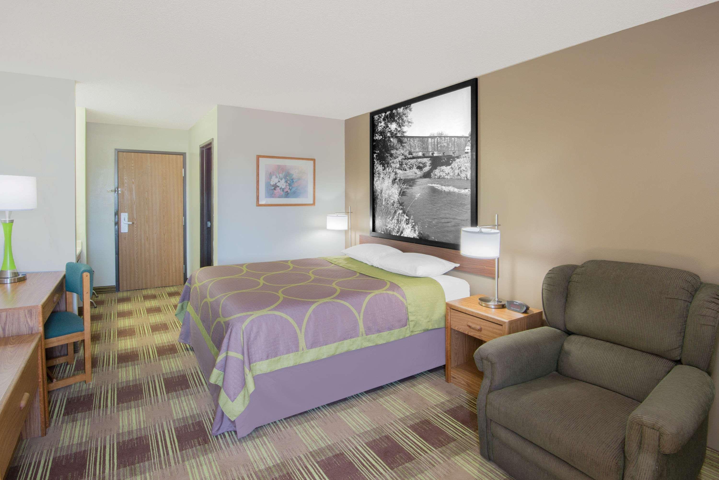 Super 8 By Wyndham Hotel Toledo