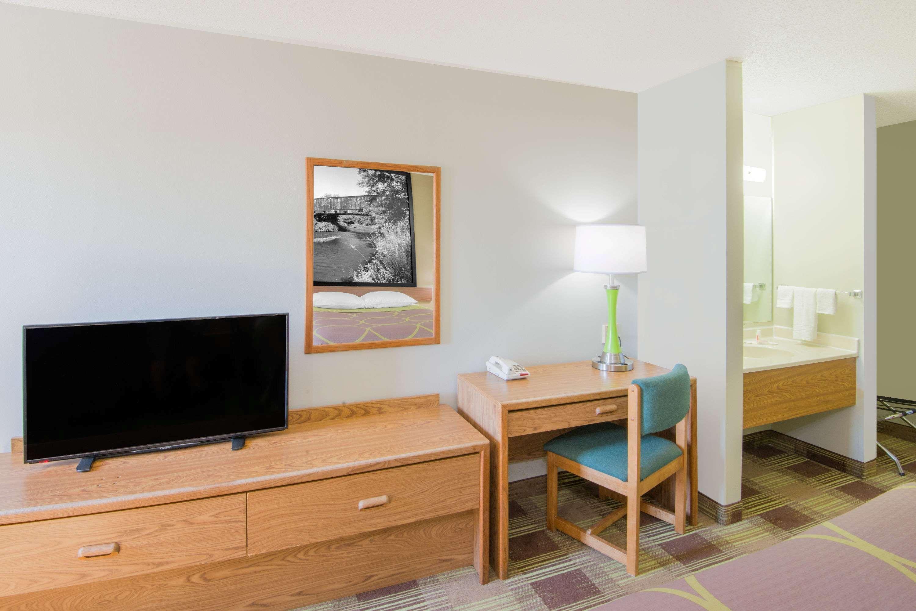 Super 8 By Wyndham Hotel Toledo
